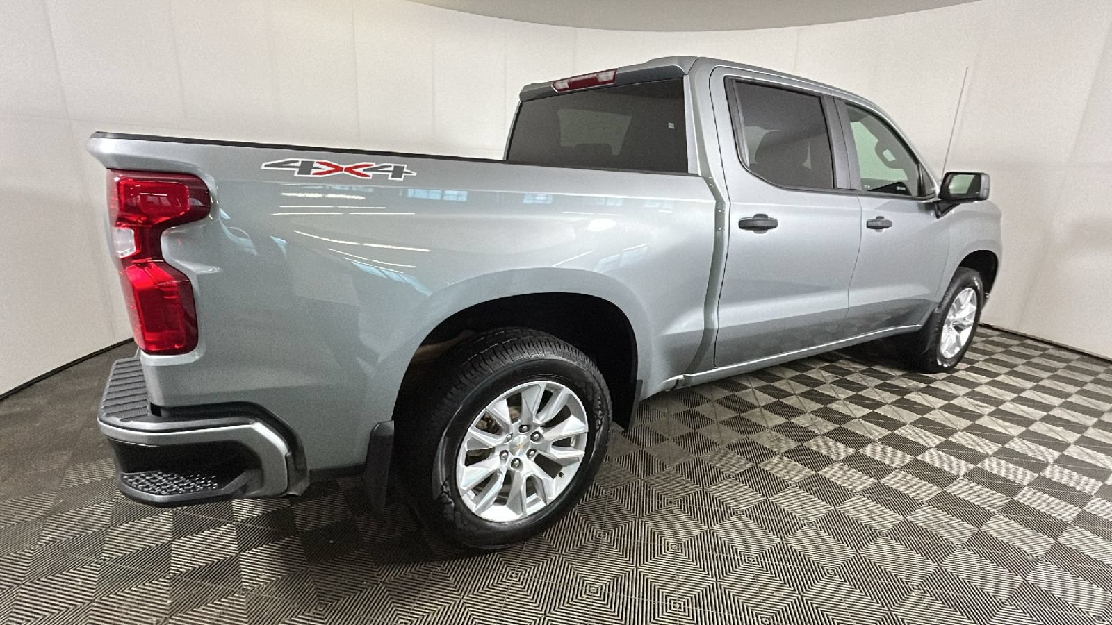 Used 2024 Chevrolet Silverado 1500 Custom AWD/4WD image 3