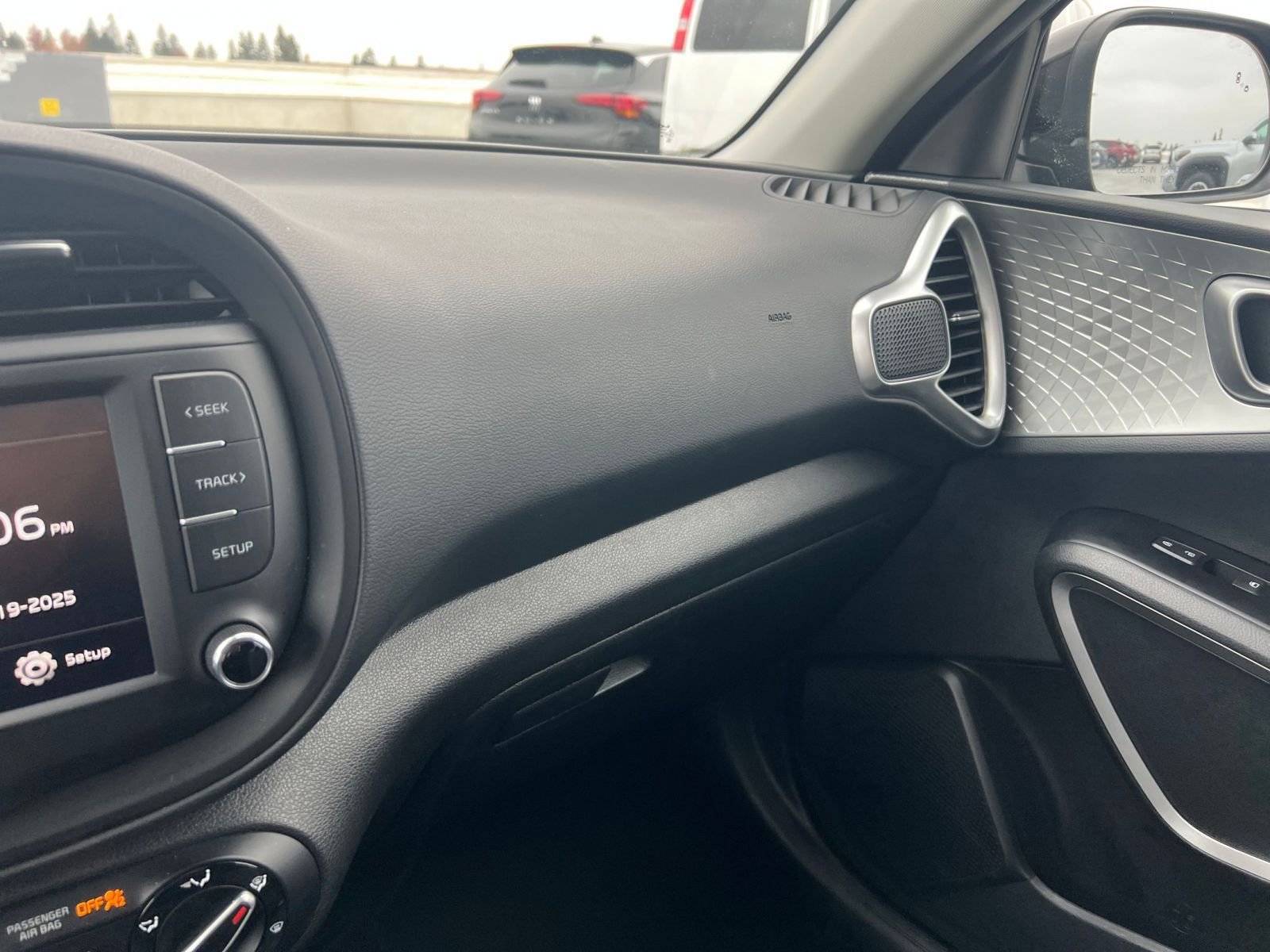 Used 2025 Kia Soul LX w/ LX Technology Package image 33