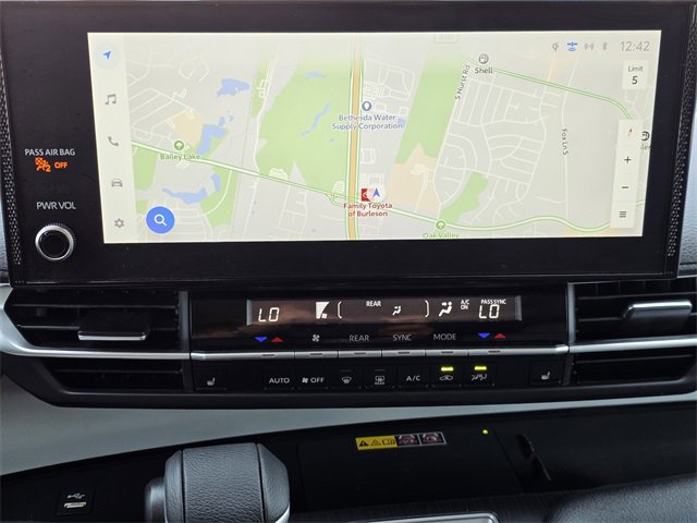 Used 2025 Toyota Sienna XLE image 12