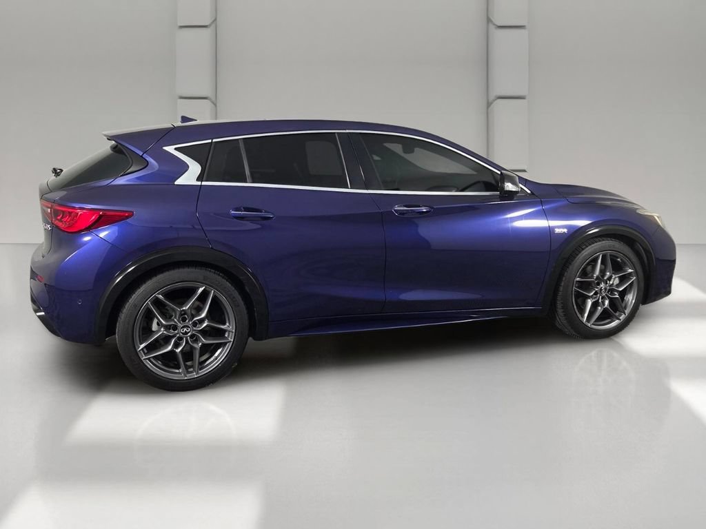 Used 2018 INFINITI QX30 Sport w/ Sport Leather Package FWD image 4