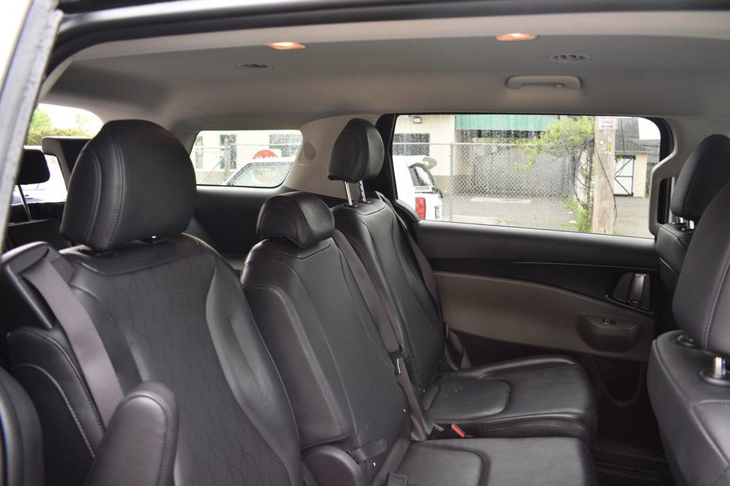 Used 2025 Kia Carnival FWD image 26