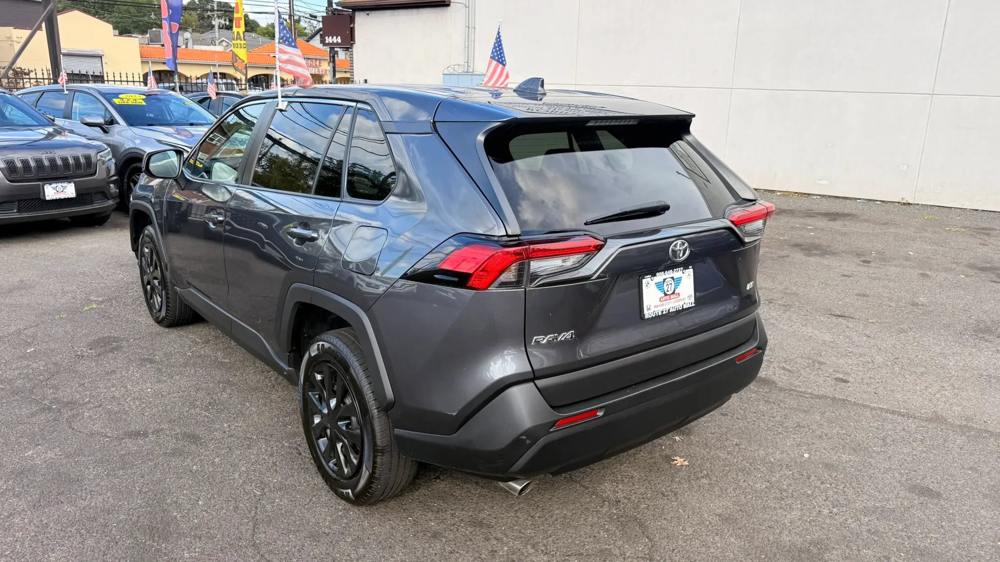 Used 2022 Toyota RAV4 LE FWD image 5