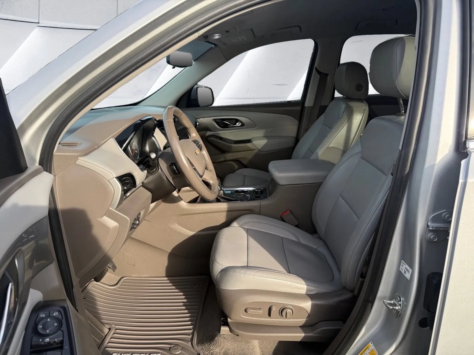 Used 2021 Chevrolet Traverse LT w/ LT Premium Package AWD/4WD image 17
