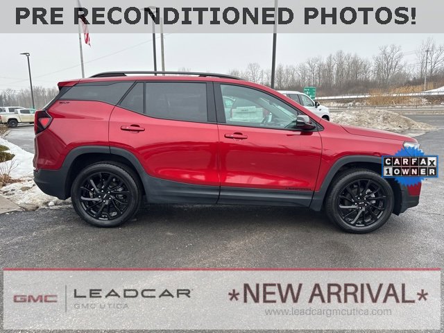 Used 2023 GMC Terrain SLT w/ Elevation Edition image 7
