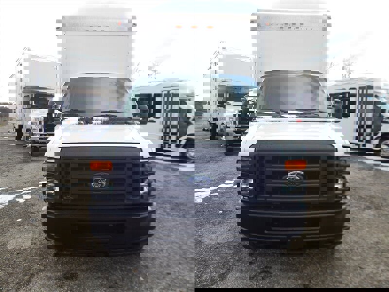 Used 2014 Ford E-350 and Econoline 350 Super Duty image 4