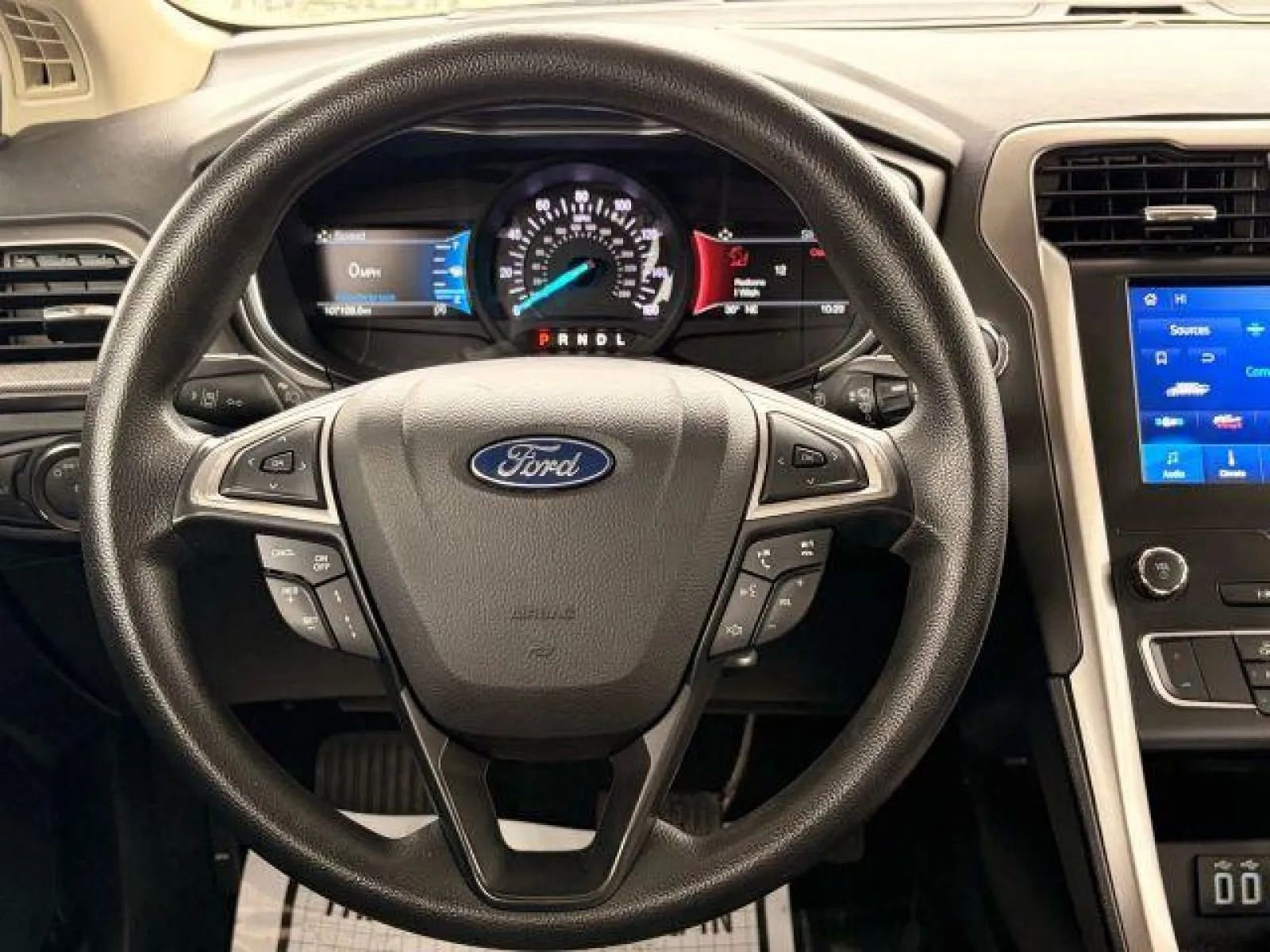 Used 2020 Ford Fusion SE image 25