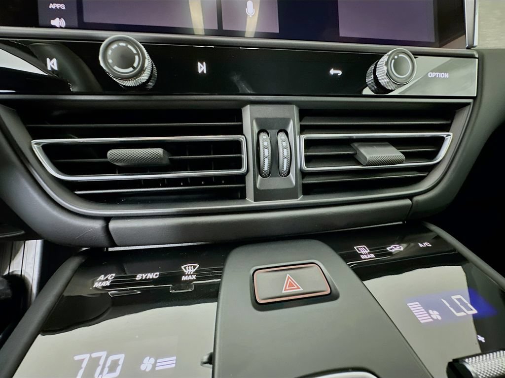 New 2026 Porsche Macan GTS AWD/4WD image 18