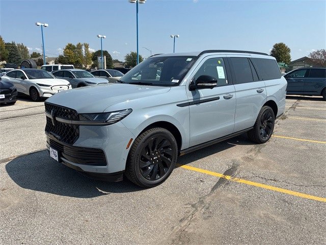 New 2025 Lincoln Navigator Reserve w/ Jet Appearance Package image 9