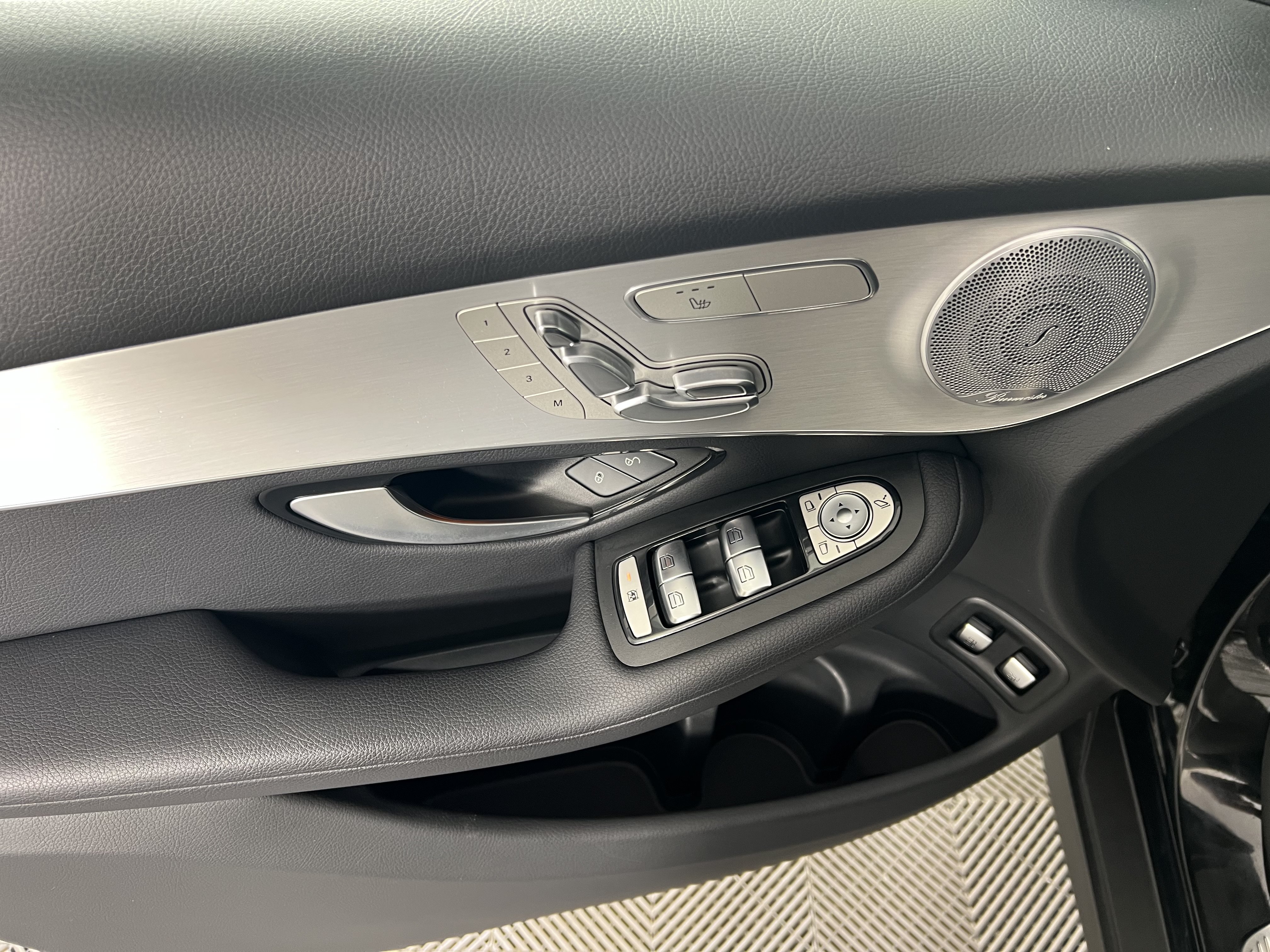 Used 2019 Mercedes-Benz GLC 350e 4MATIC image 19
