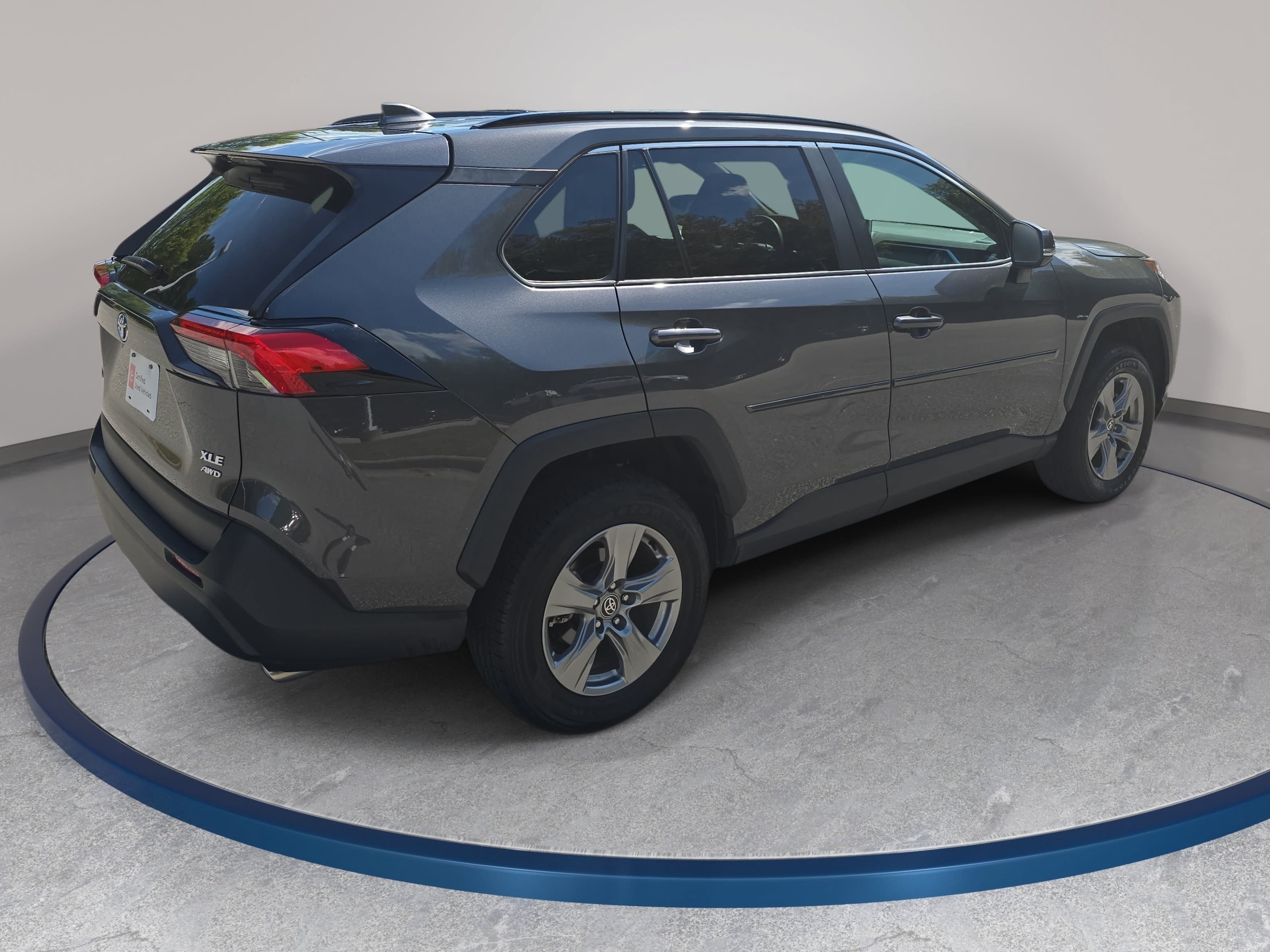 Used 2025 Toyota RAV4 XLE AWD/4WD image 5