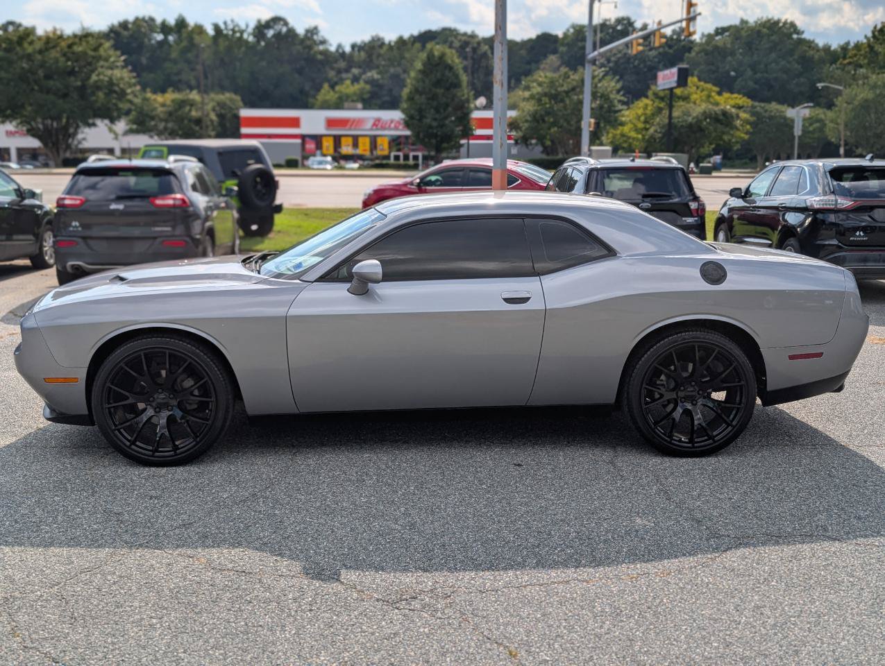 Used 2016 Dodge Challenger SXT RWD image 2