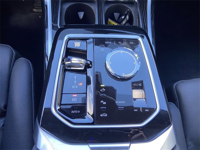 Certified 2025 BMW 740i xDrive w/ Executive Package image 24