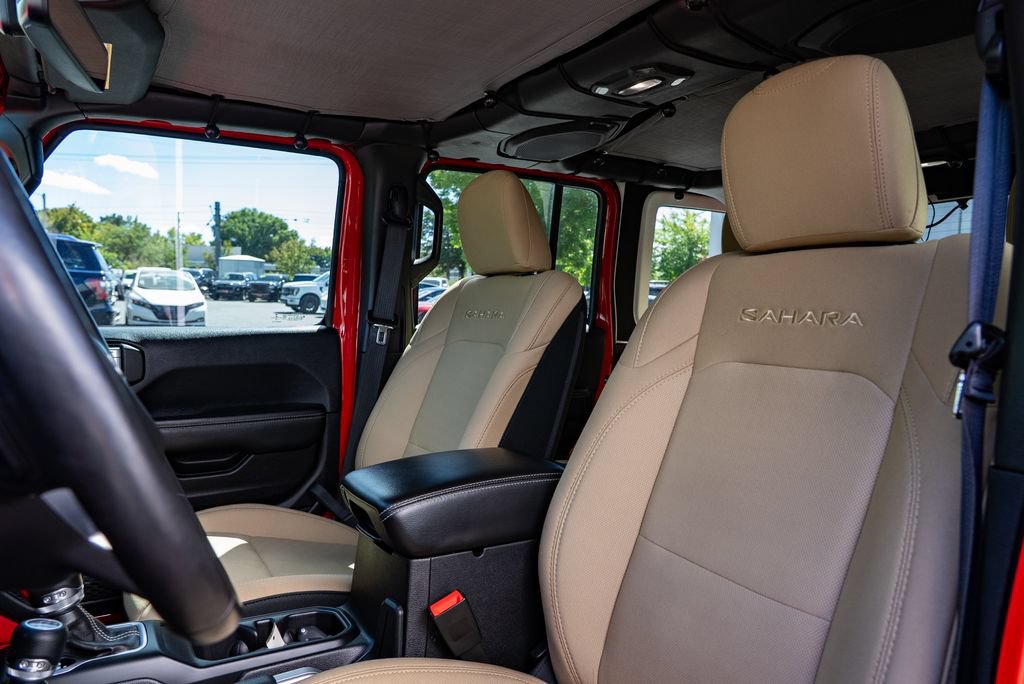 Used 2018 Jeep Wrangler Unlimited Sahara AWD/4WD image 22