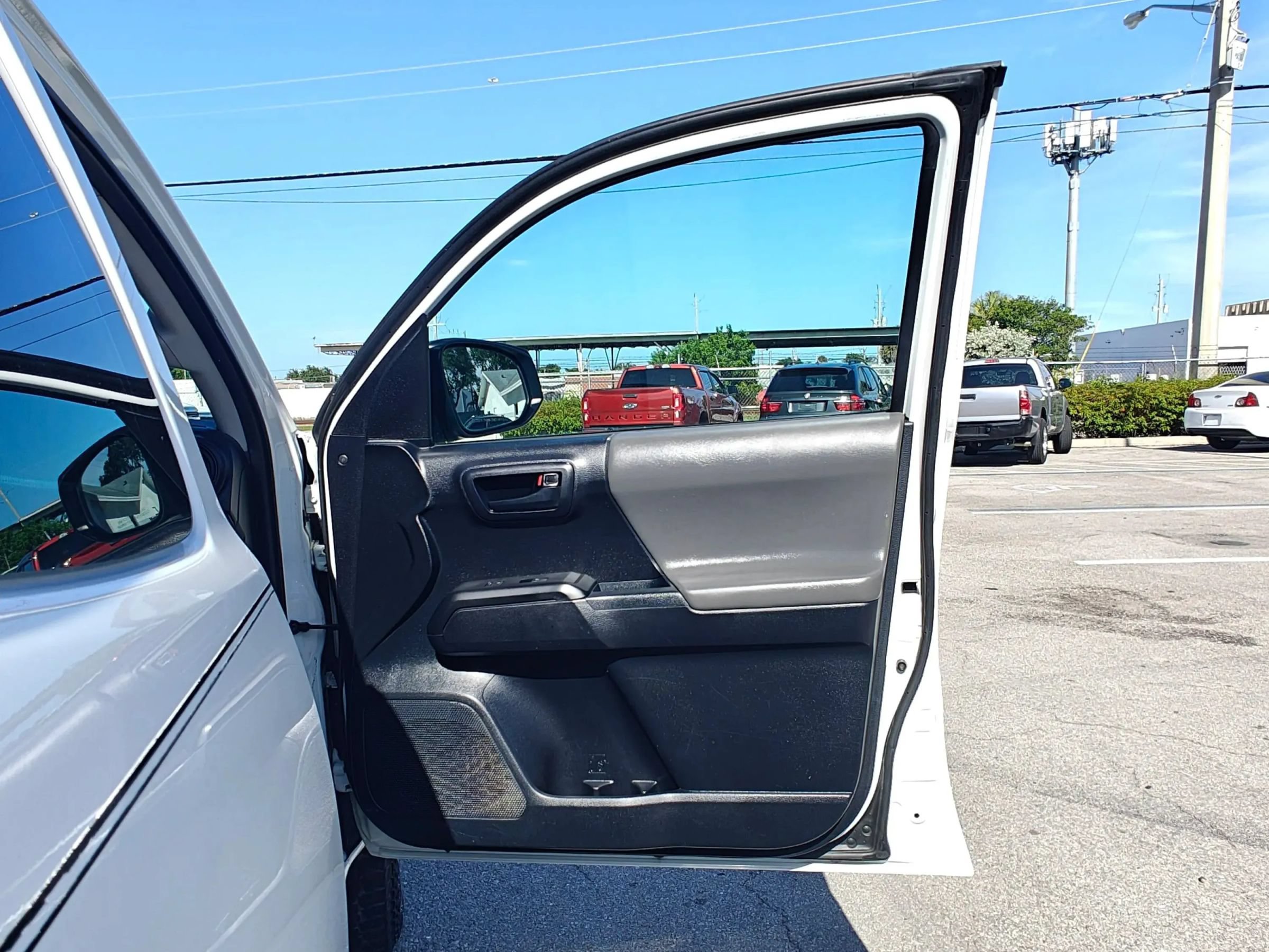 Used 2017 Toyota Tacoma SR RWD image 13
