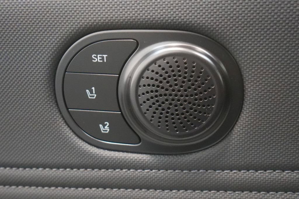 New 2025 Hyundai Elantra Limited image 27