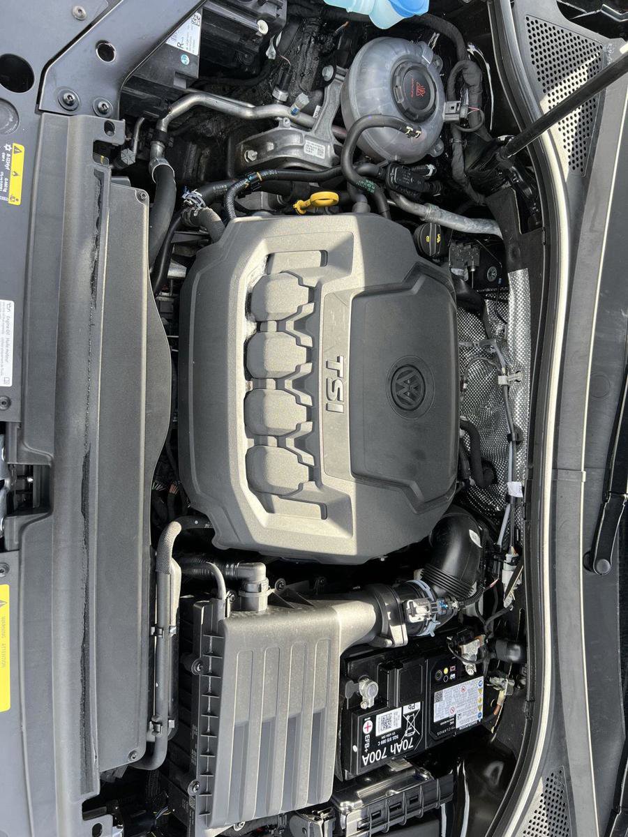 Used 2024 Volkswagen Tiguan Wolfsburg Edition image 42