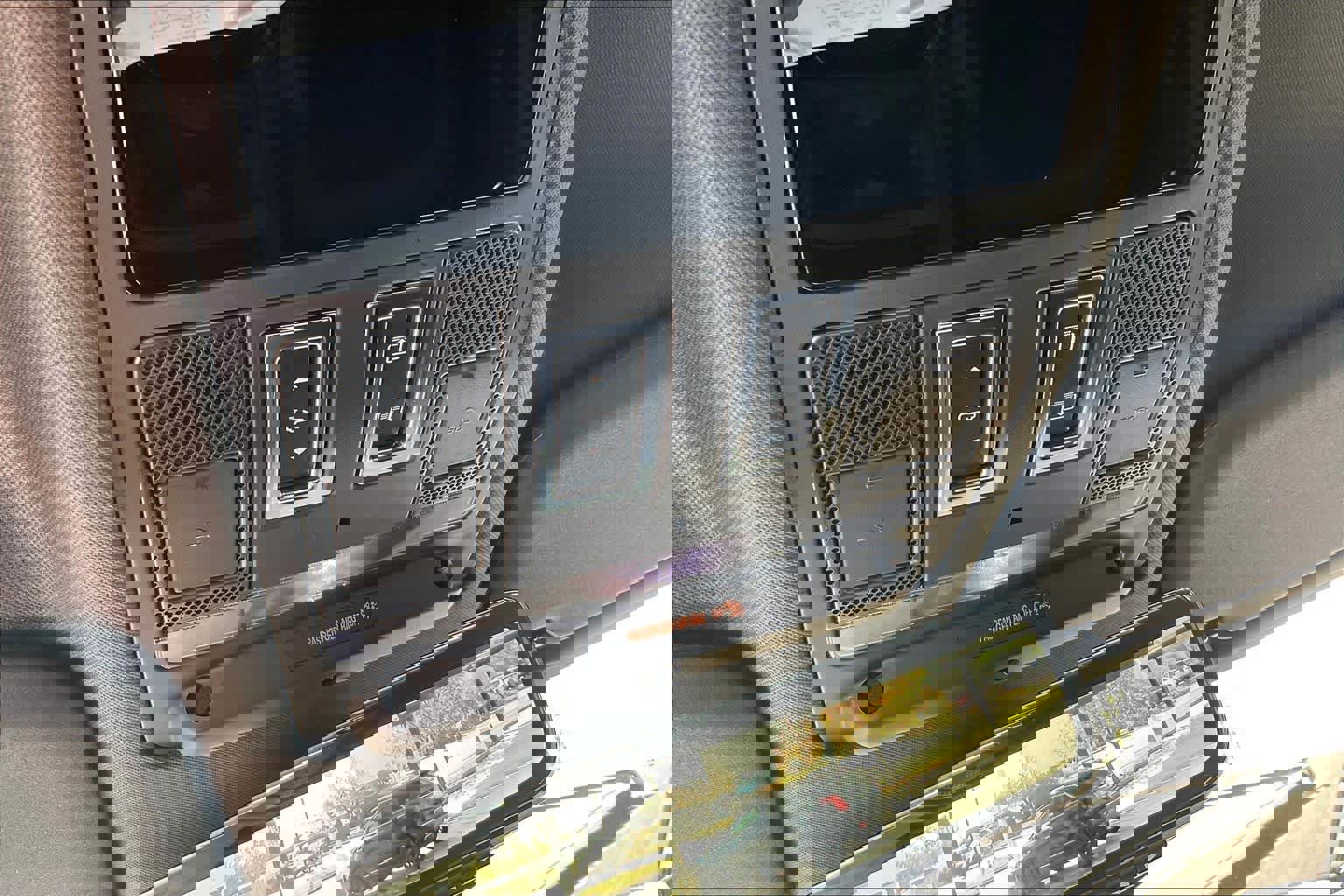 Used 2023 Land Rover Defender 90 V8 image 31