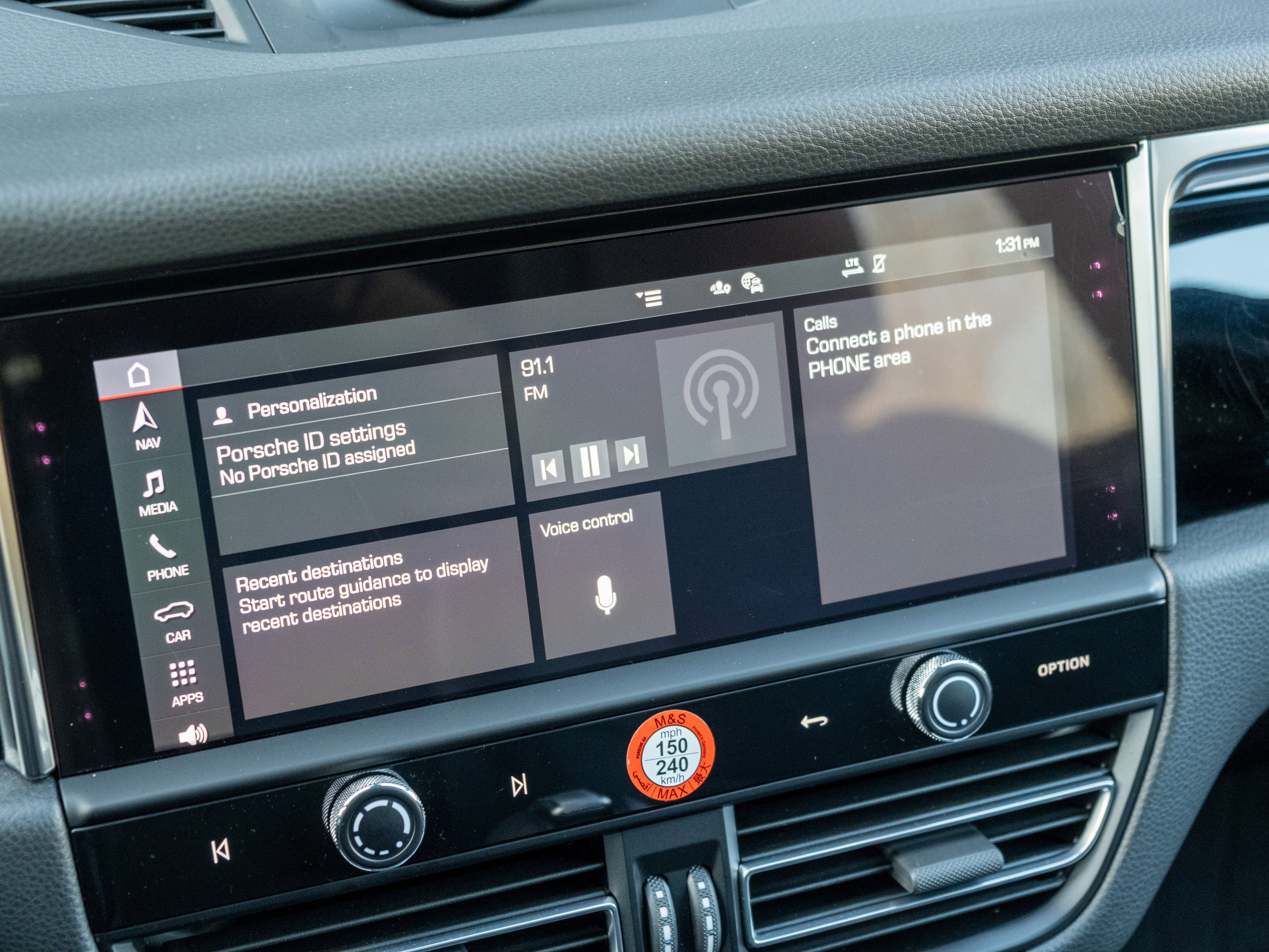 Certified 2025 Porsche Macan image 20