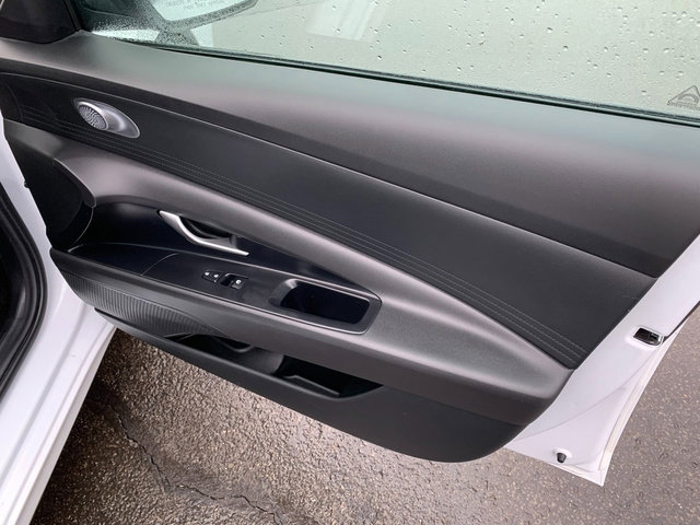 Used 2024 Hyundai Elantra Blue image 13