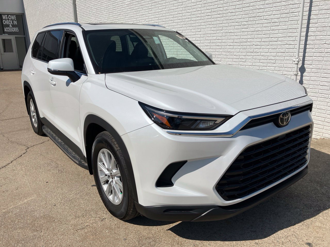 Used 2025 Toyota Grand Highlander FWD image 1