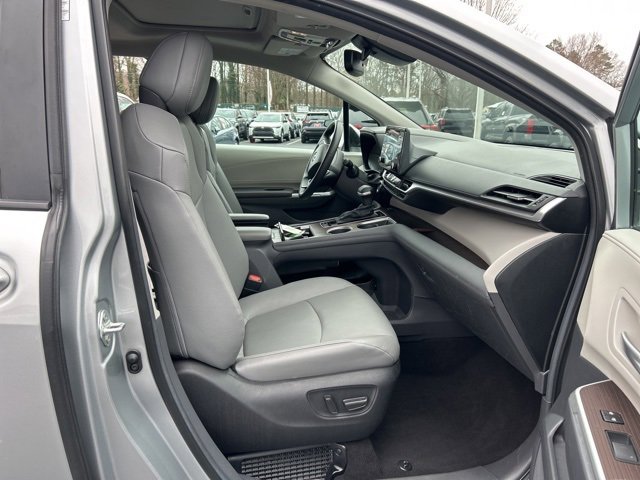 Used 2024 Toyota Sienna XLE image 17