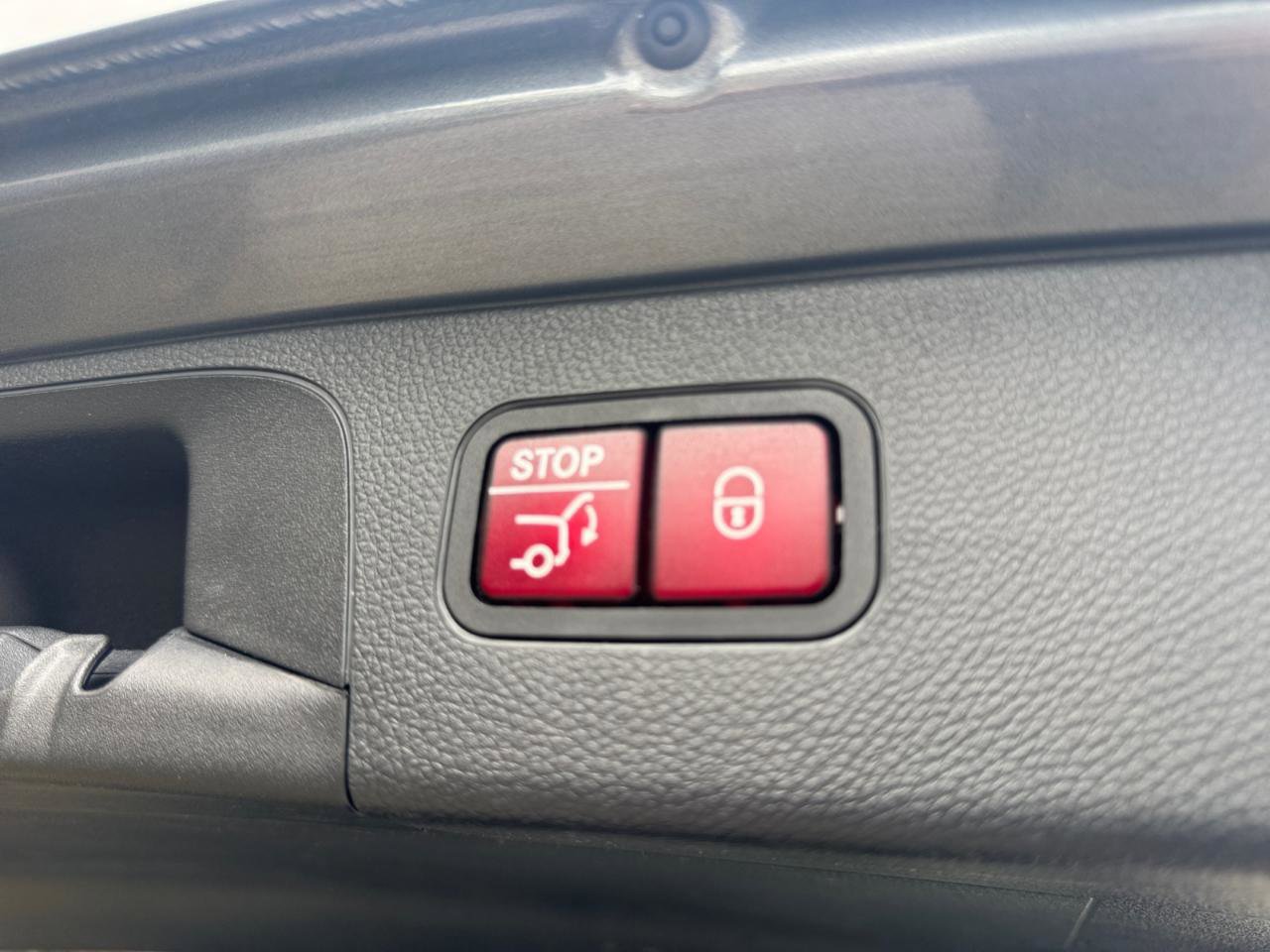 Used 2018 Mercedes-Benz GLC 300 4MATIC image 29