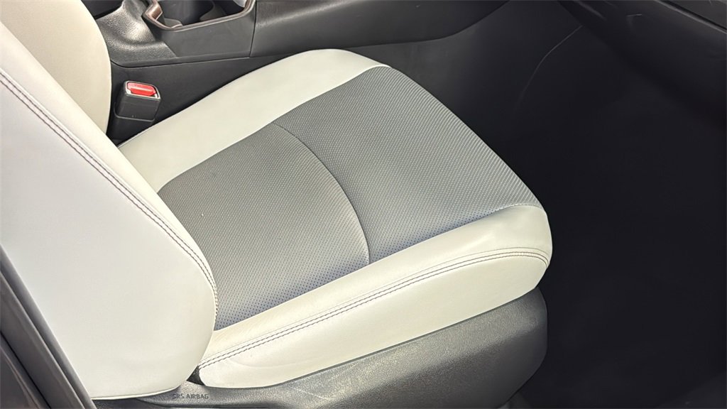 Used 2020 Toyota RAV4 Limited image 14