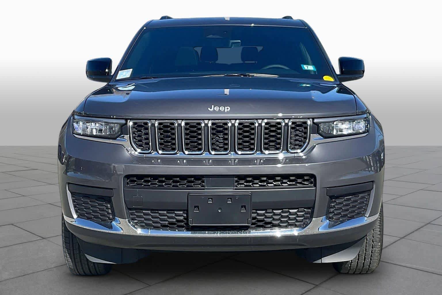 Used 2025 Jeep Grand Cherokee L Laredo AWD/4WD image 3