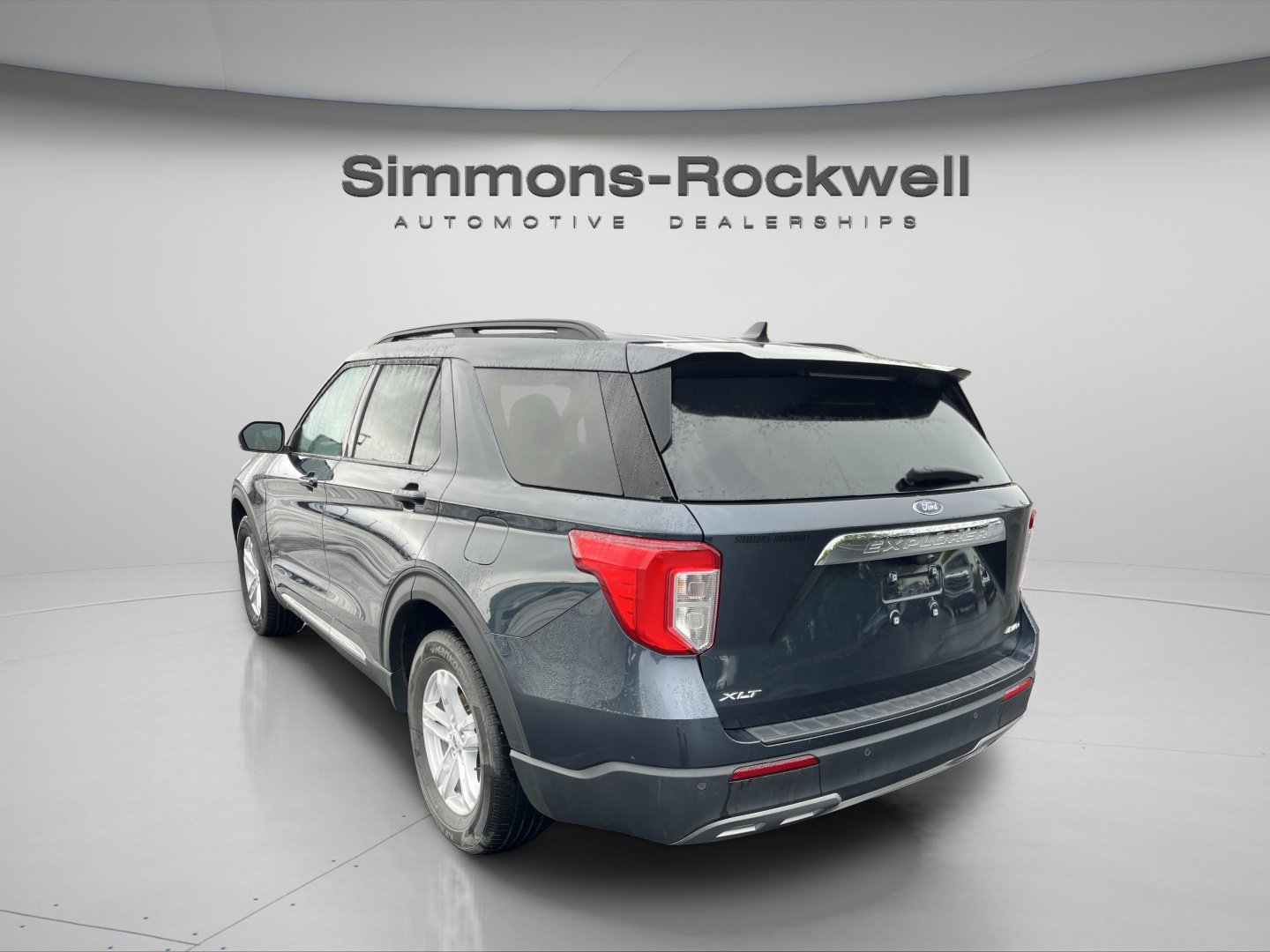 Used 2023 Ford Explorer XLT w/ Equipment Group 202A AWD/4WD image 3