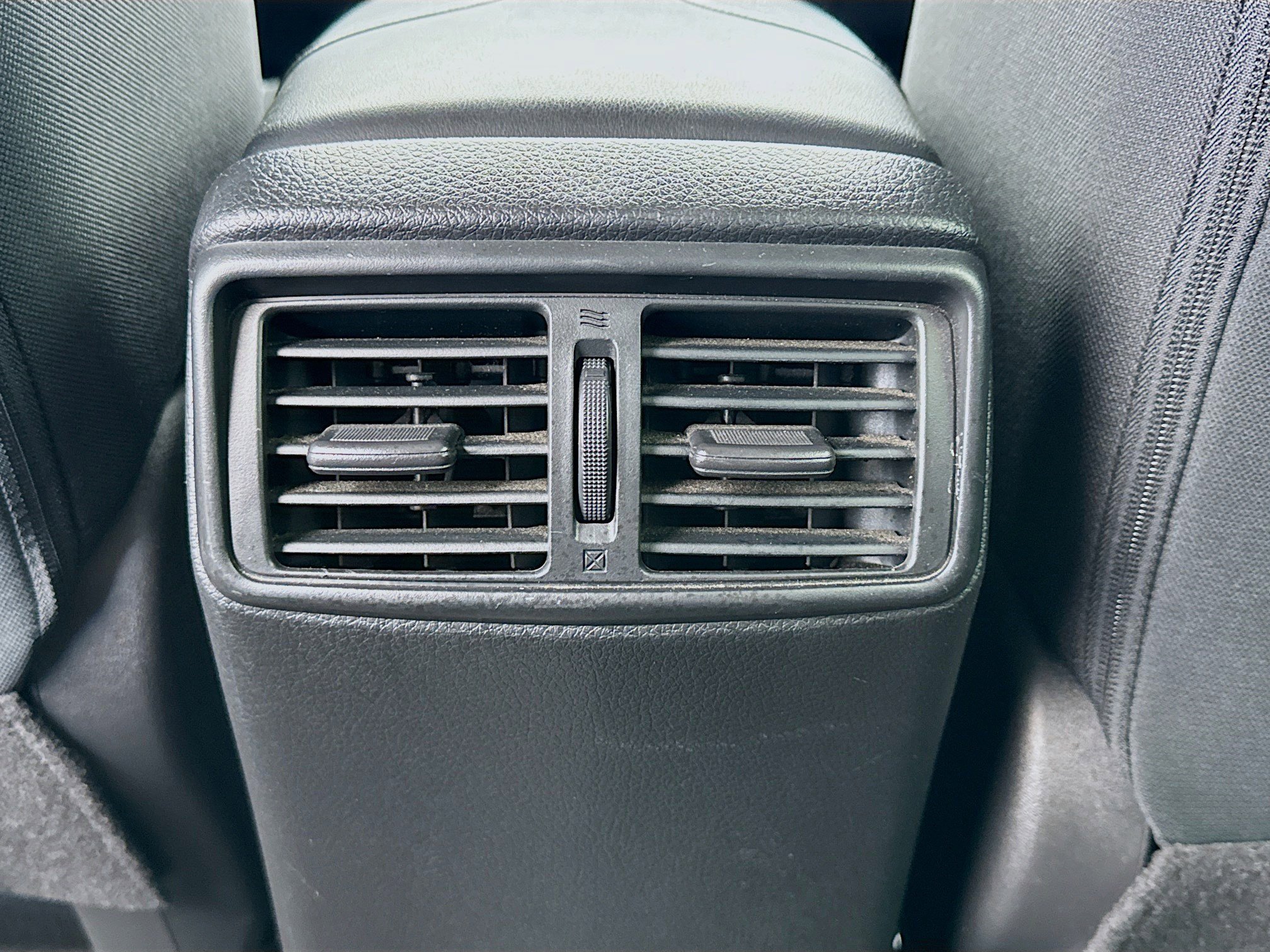 Used 2018 Nissan Rogue S image 16