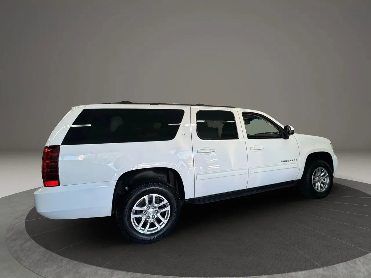 Used 2012 Chevrolet Suburban LT image 12