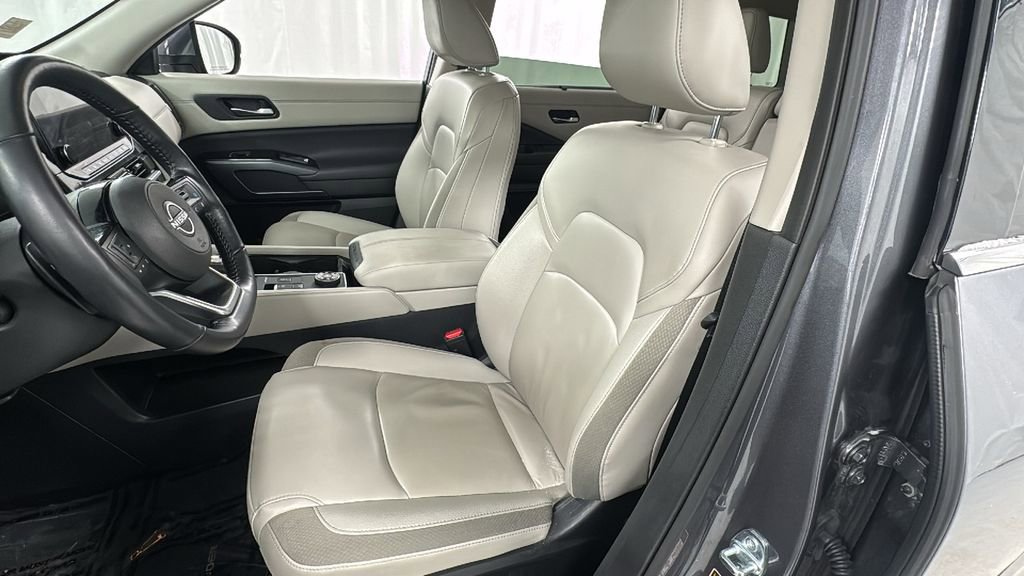 Used 2025 Nissan Pathfinder SL image 10