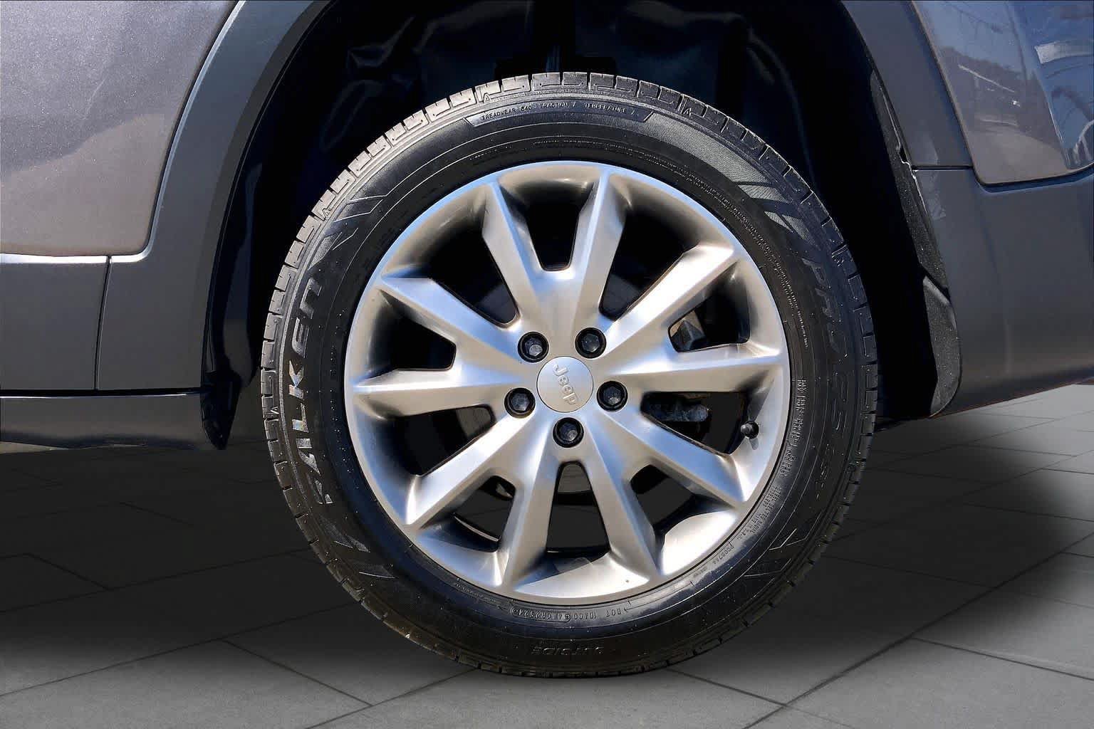 Used 2018 Jeep Cherokee Limited FWD image 9