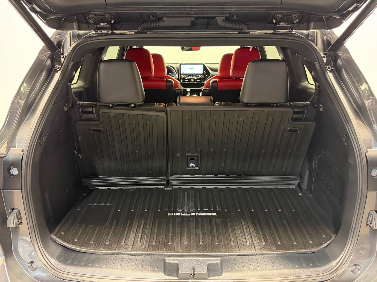 Used 2023 Toyota Highlander XSE FWD image 36