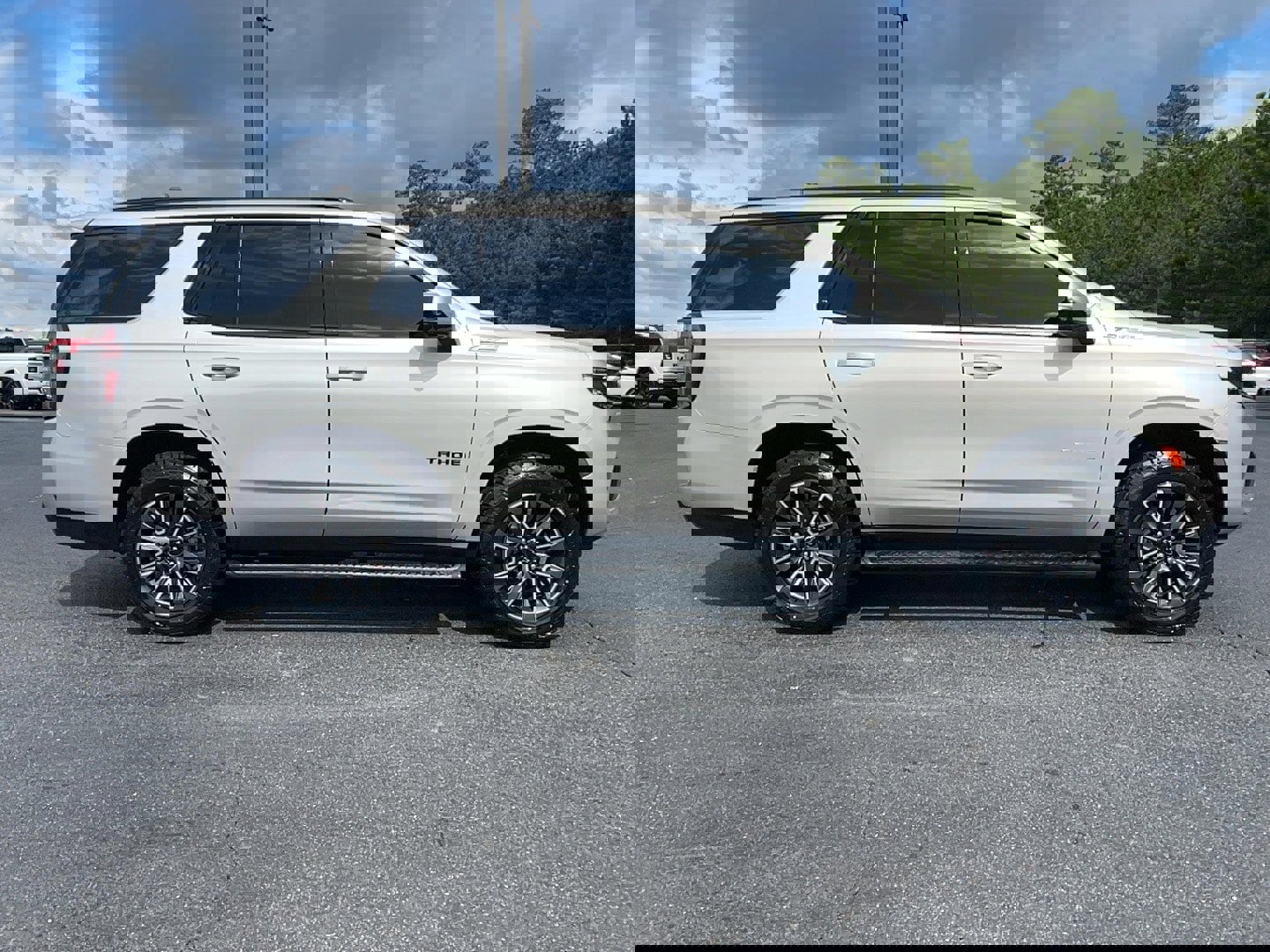 Used 2021 Chevrolet Tahoe Z71 w/ Z71 Signature Package image 4