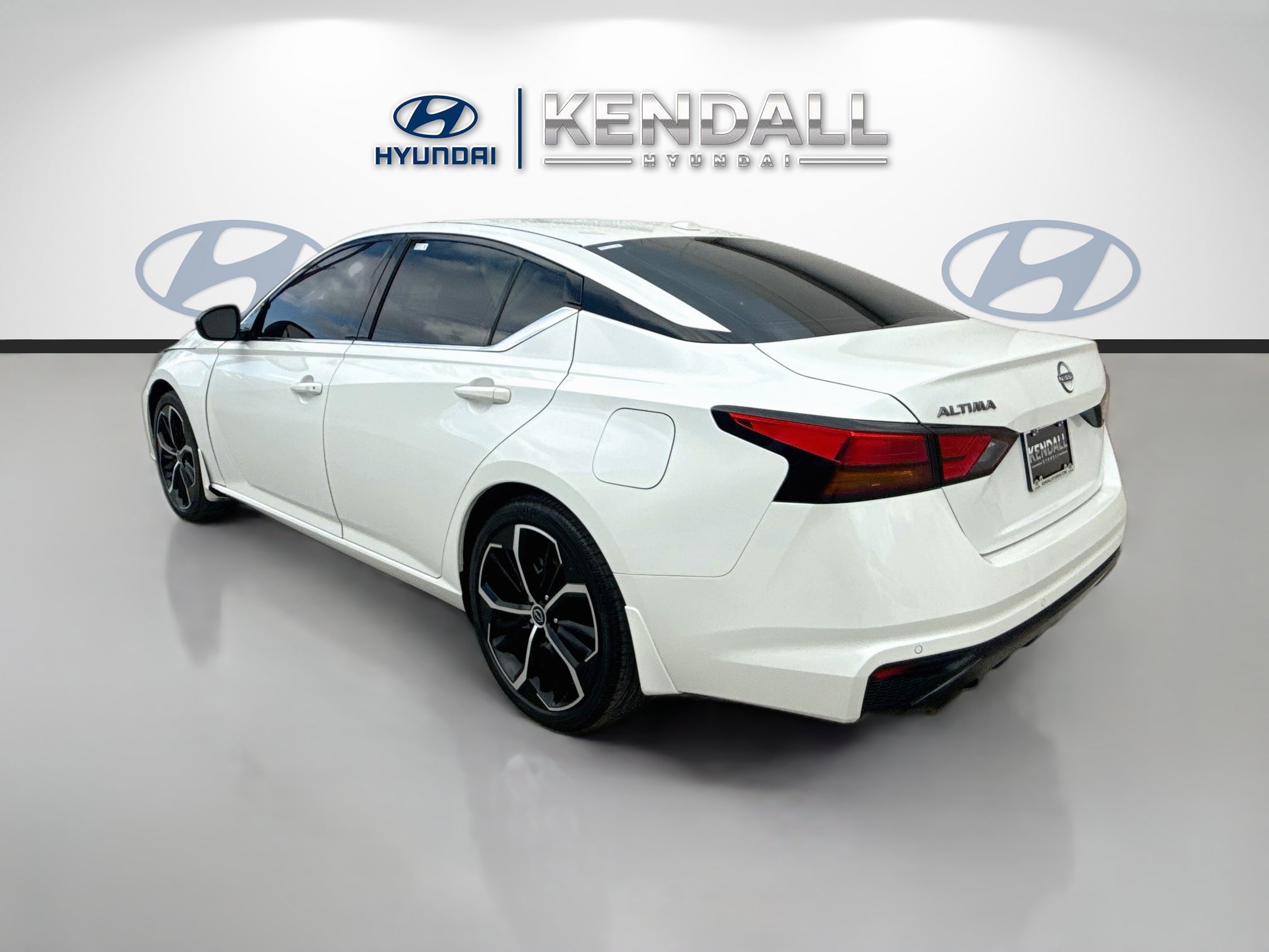 Used 2024 Nissan Altima 2.5 SR FWD image 4