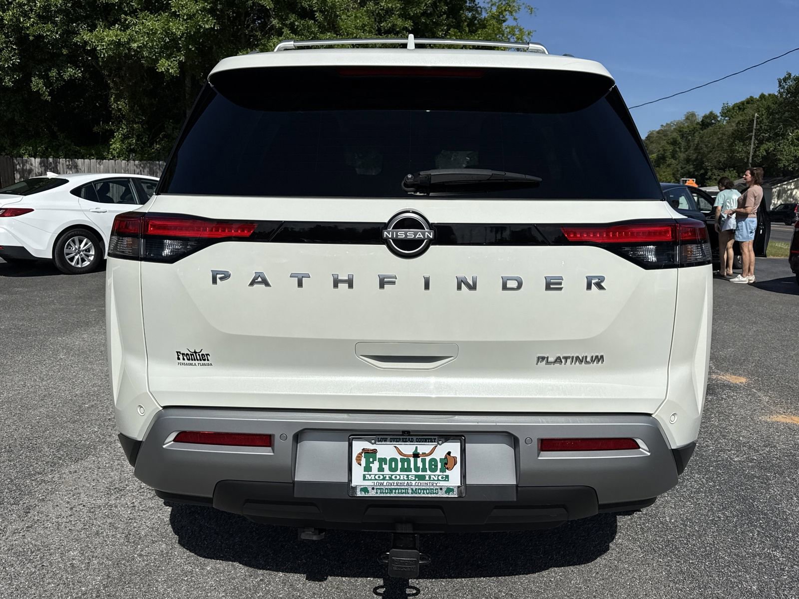 Used 2024 Nissan Pathfinder Platinum image 4