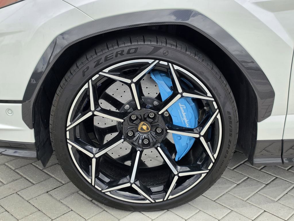 Used 2024 Lamborghini Urus Performante AWD/4WD image 8
