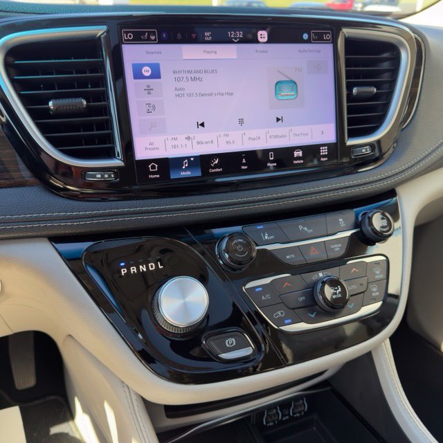 Used 2021 Chrysler Pacifica Limited FWD image 21