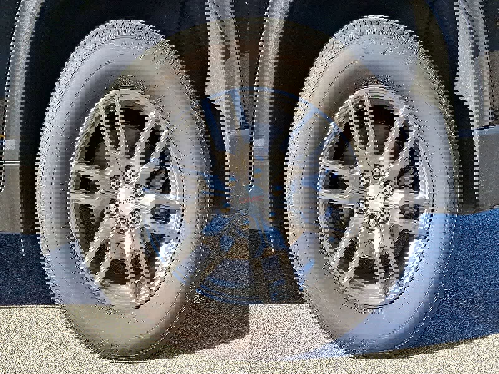 Used 2025 GMC Acadia Elevation image 39