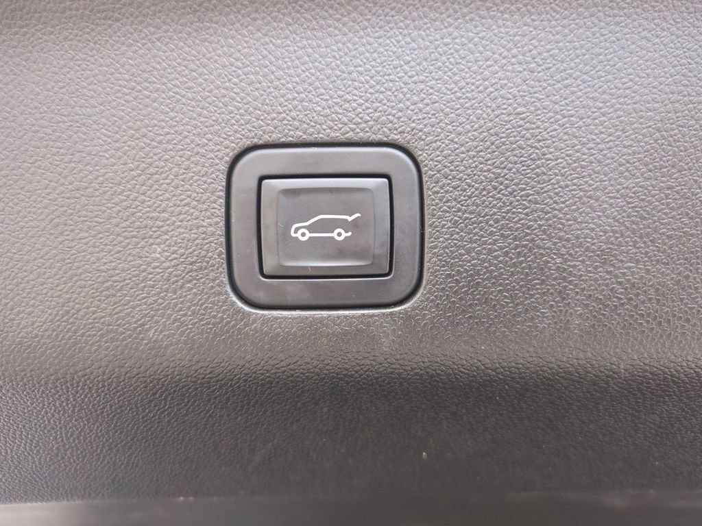 Used 2024 Chevrolet Tahoe LT RWD image 15
