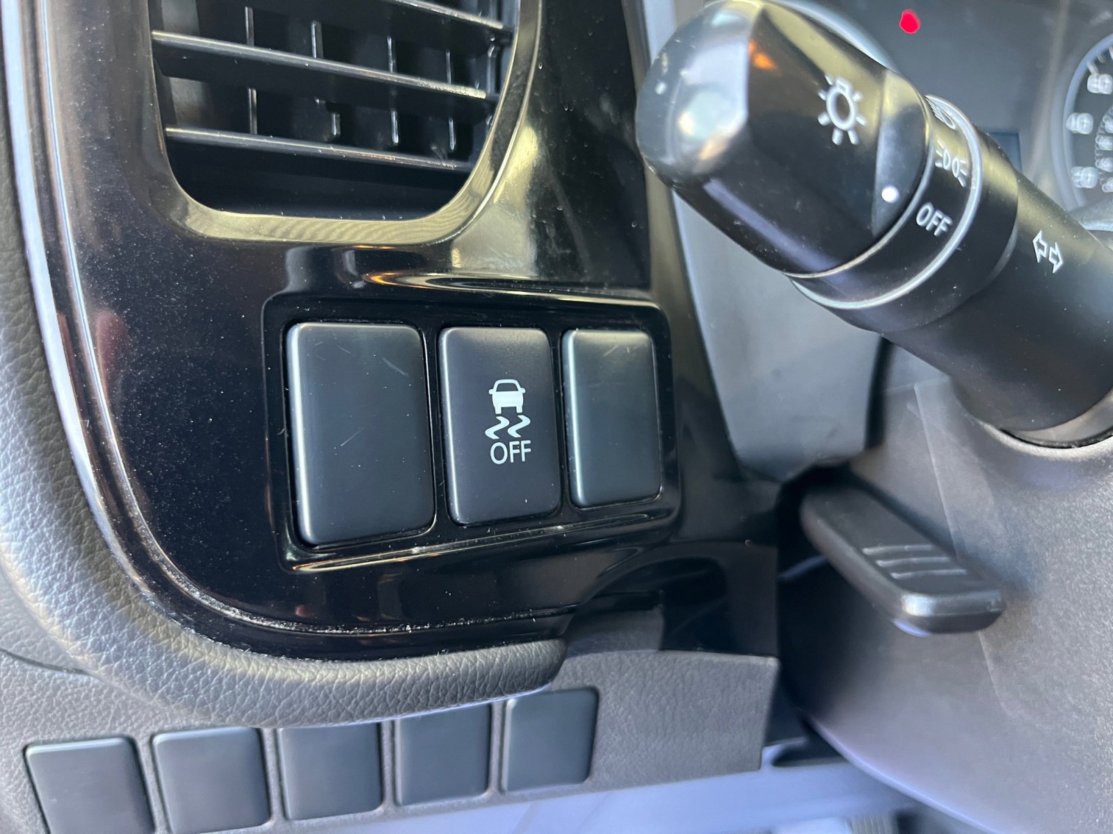 Used 2015 Mitsubishi Outlander ES FWD image 30