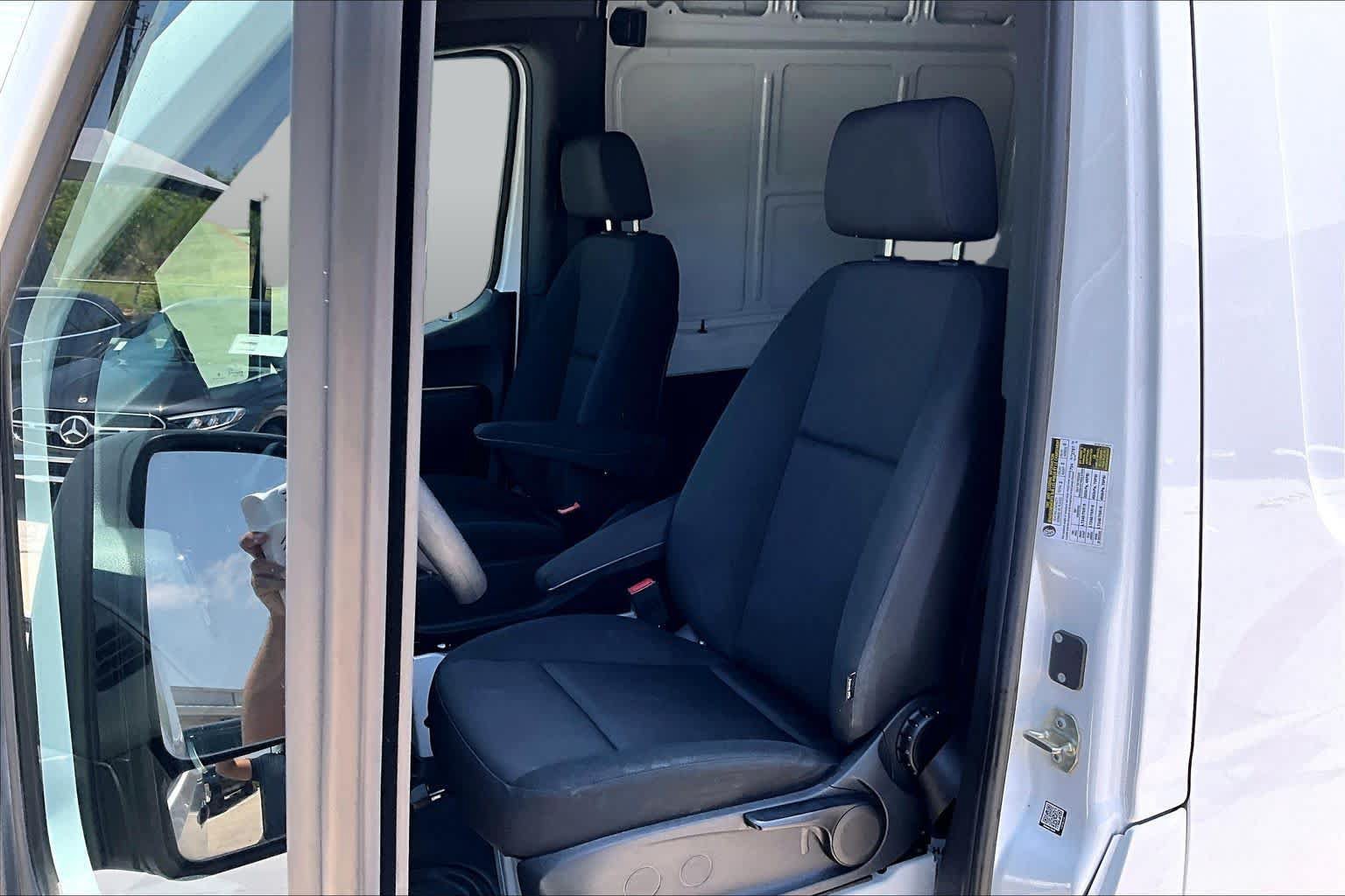 Used 2023 Mercedes-Benz Sprinter 1500 image 8