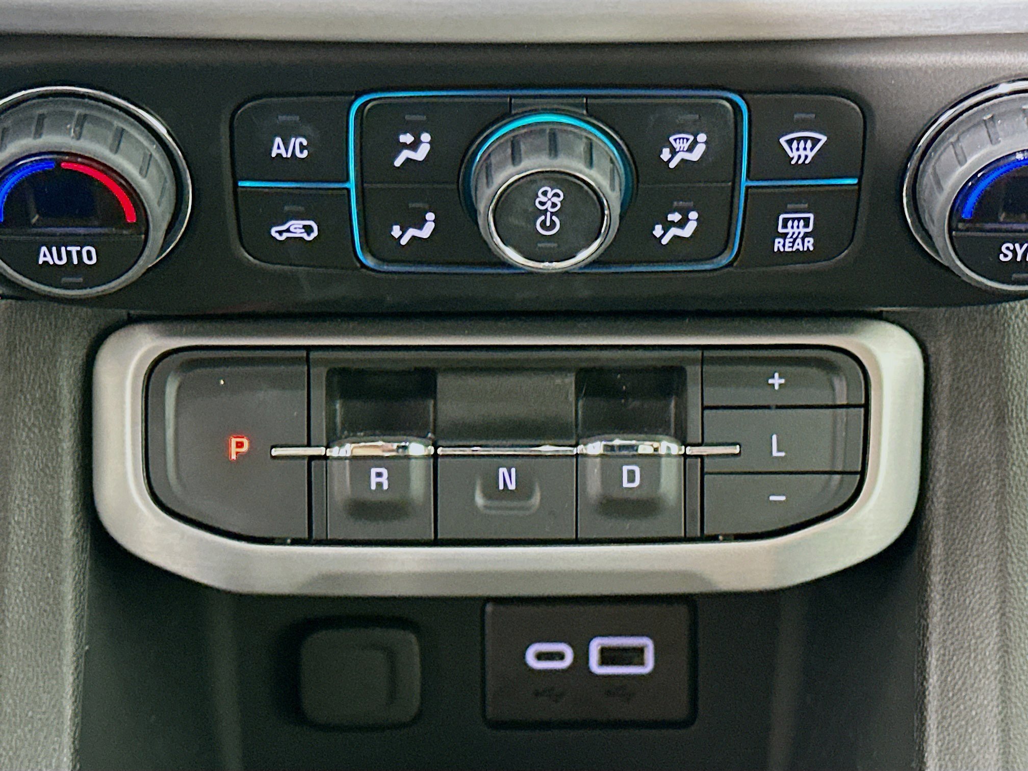 Used 2023 GMC Acadia SLE w/ Driver Convenience Package image 23