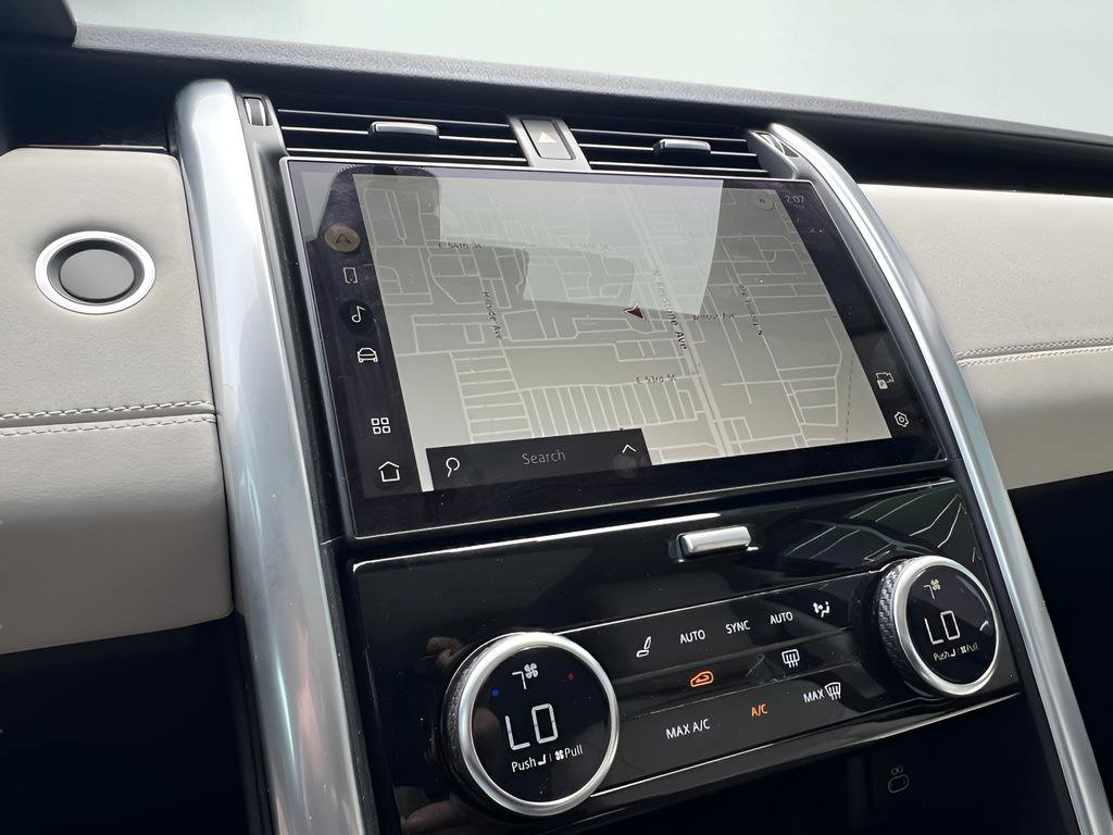 Used 2024 Land Rover Discovery S image 27