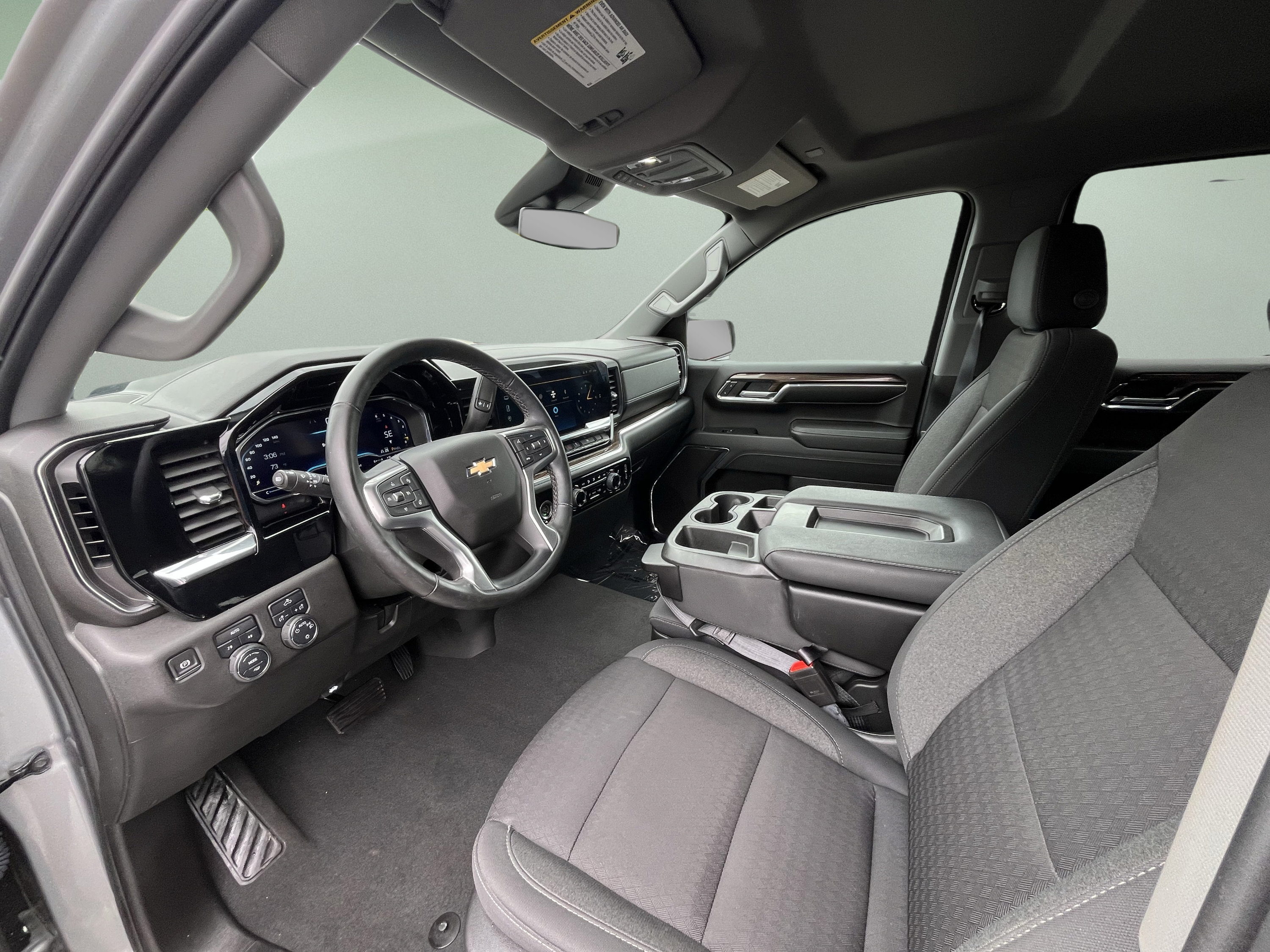 Used 2024 Chevrolet Silverado 1500 LT AWD/4WD image 31