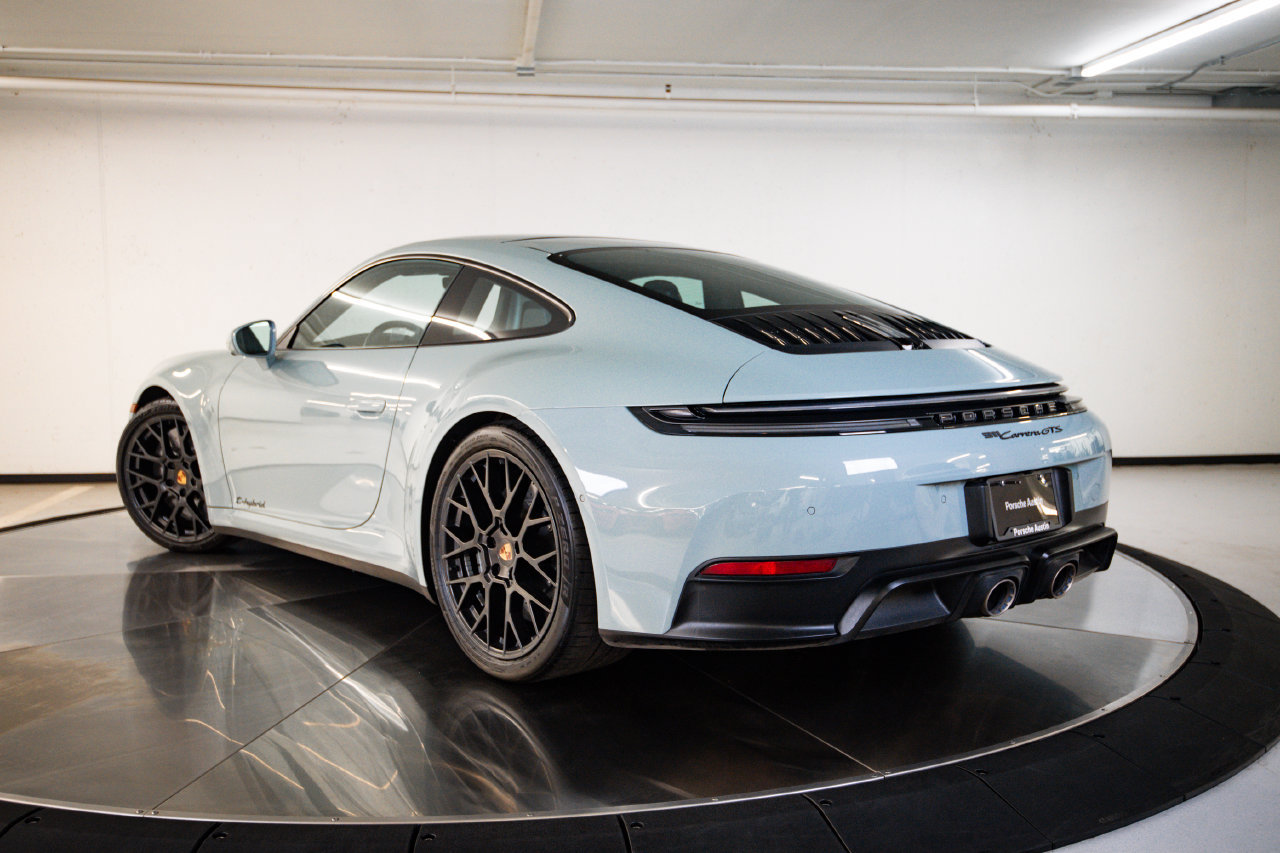 Certified 2025 Porsche 911 Carrera GTS RWD image 3