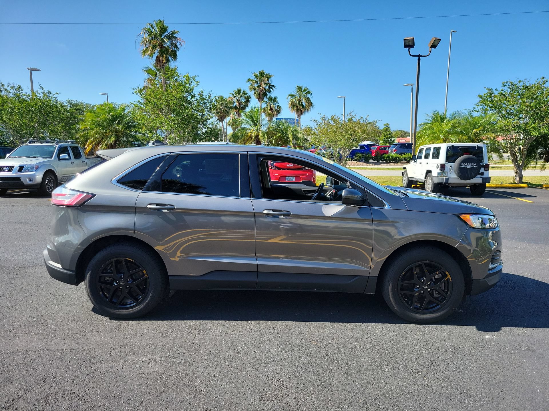 Used 2024 Ford Edge SEL AWD/4WD image 6