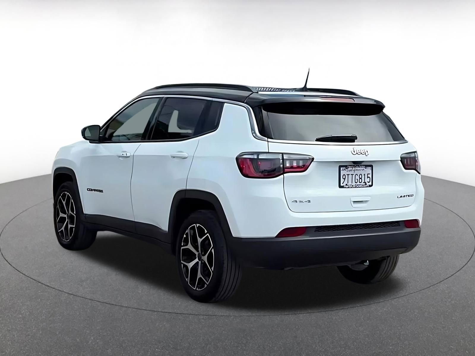 Used 2025 Jeep Compass Limited image 10