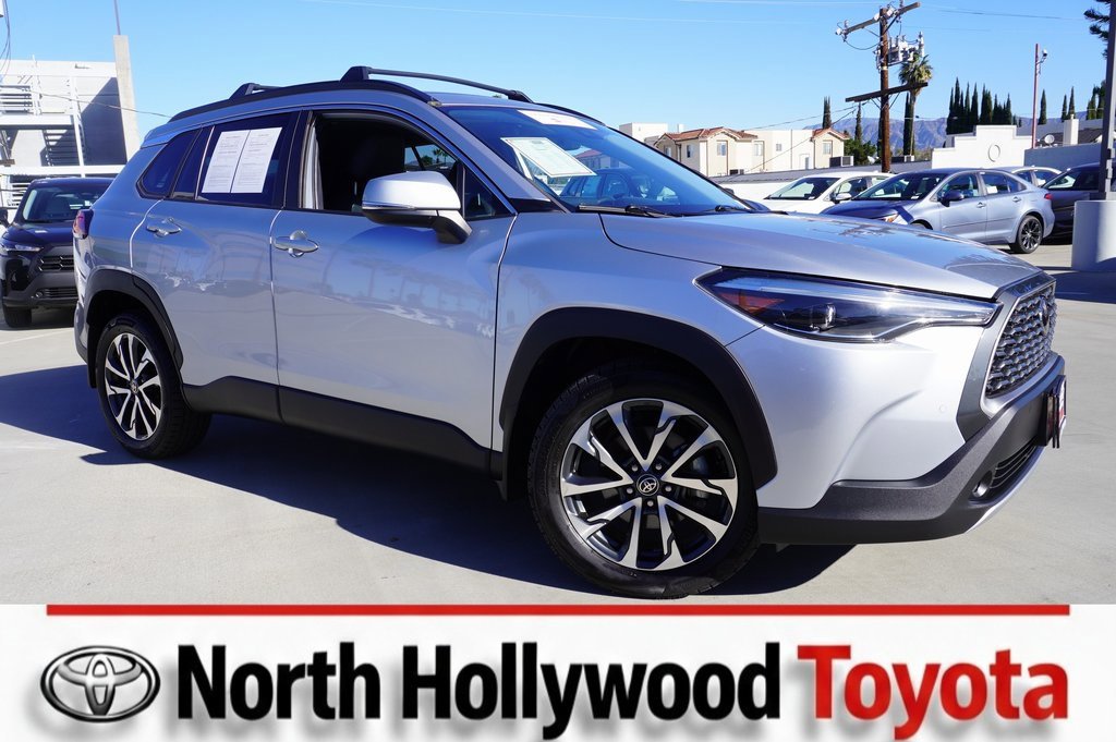 Certified 2022 Toyota Corolla Cross XLE image 1